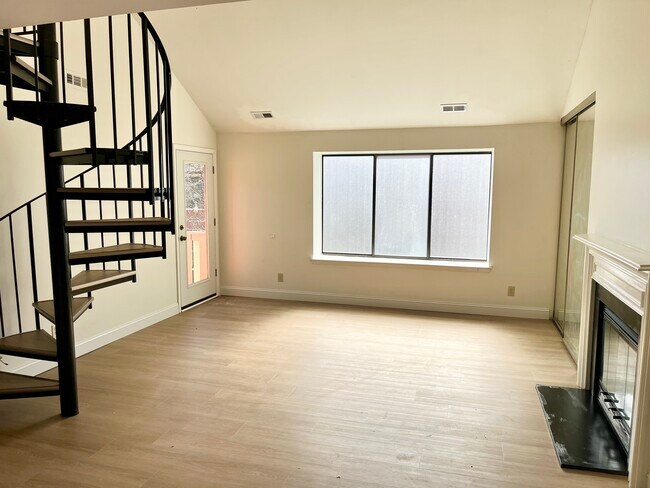 Foto del edificio - 2704B Sussex Ct