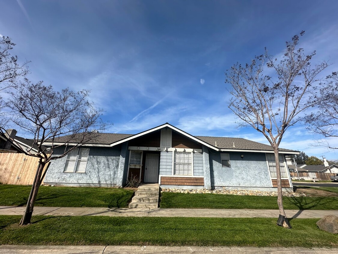 Primary Photo - Cozy home that has been refreshed inside!