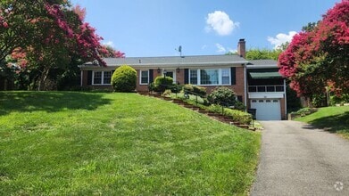 Building Photo - 6620 Skyline Ct
