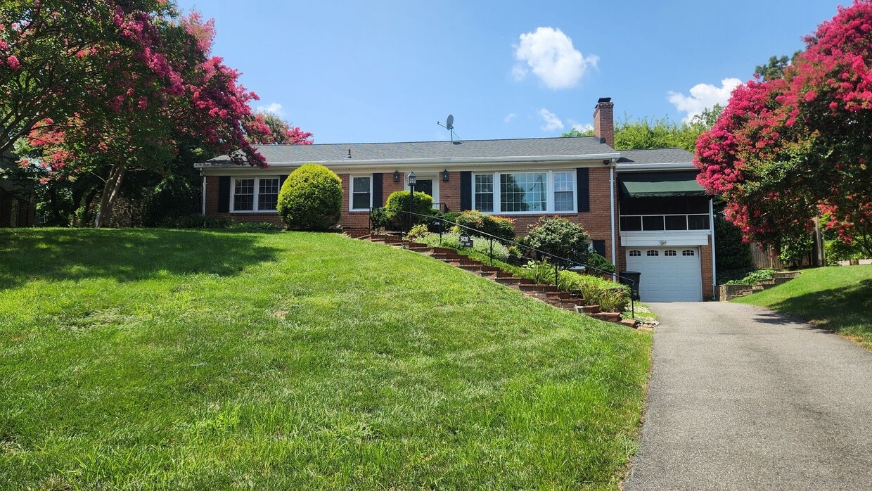 Wonderful Home in Prime Location! - Wonderful Home in Prime Location!