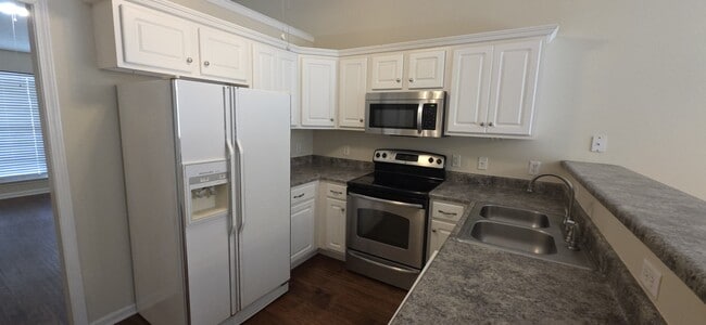 Building Photo - 528 McKean Dr