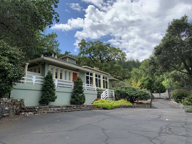 Building Photo - 2 bedroom in Santa Rosa CA 95404