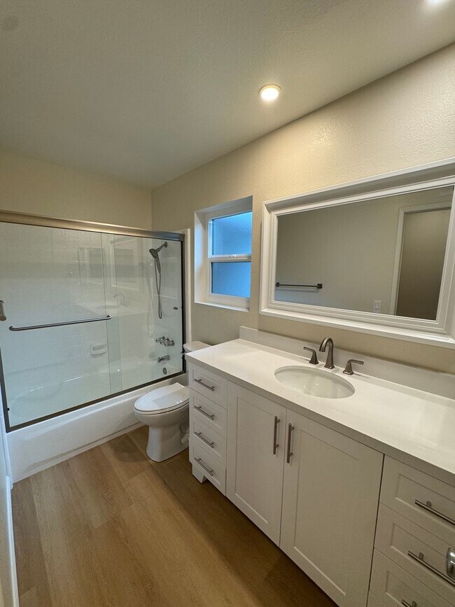 Foto del edificio - Renovated Home with Modern Comfort and Spa...