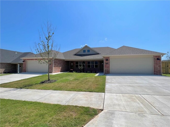 Building Photo - 528 Bradford Dr