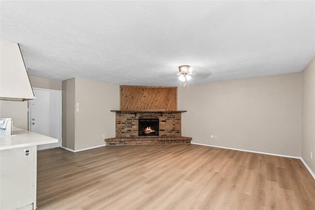 Building Photo - 17622 Autumn Hills Dr