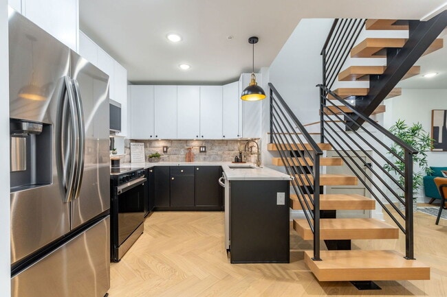 Photo - 609 S Orianna St Townhome