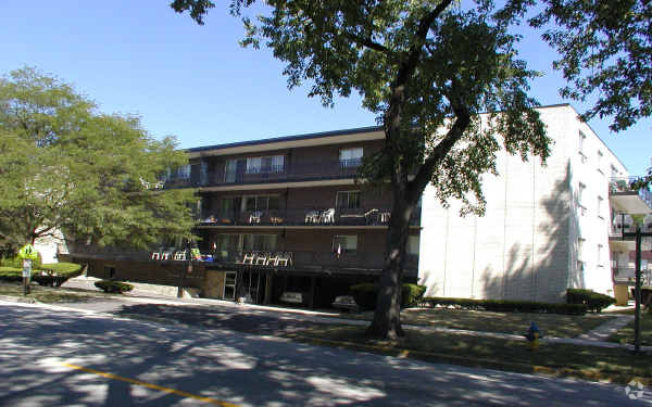 Primary Photo - Flossmoor Apartments