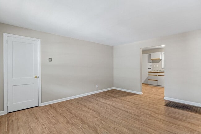 Building Photo - 508 Mayflower Dr
