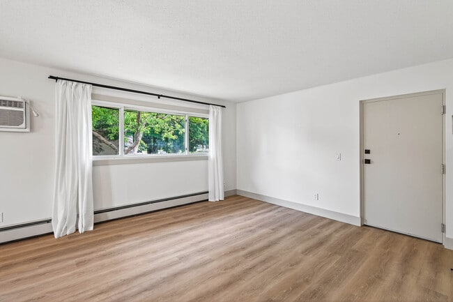 Building Photo - 135 16th Ave NE