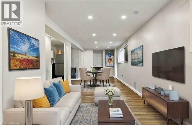 Photo du bâtiment - 203 Commercial St