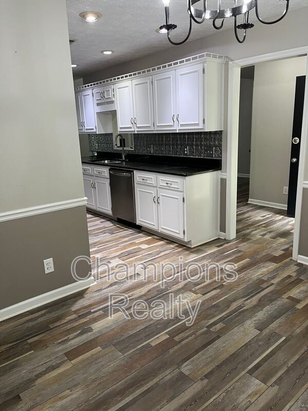 Foto del edificio - 7113 Chaucer Ln