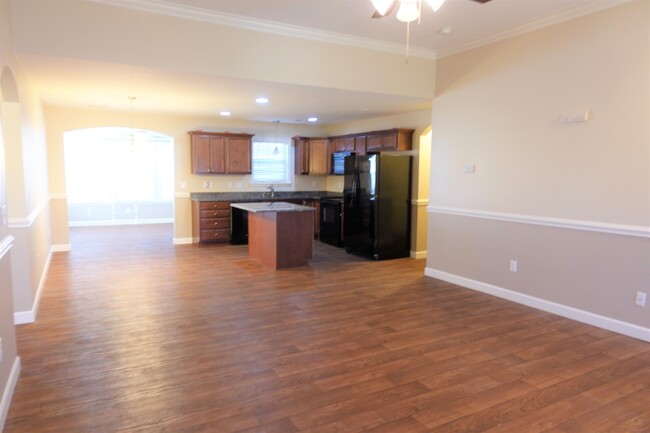 Building Photo - 610 Flintrock Dr