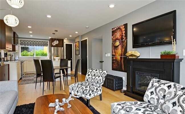 Building Photo - LUXURY WEST SEATTLE TOWNHOME FOR RENT; AVA...