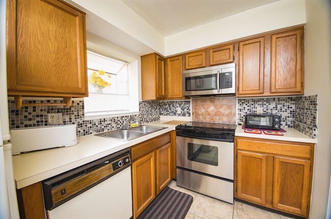 Foto del edificio - 4367 White Pine Ave