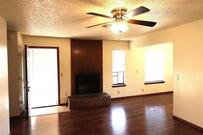 Building Photo - 336 Chalmette Dr