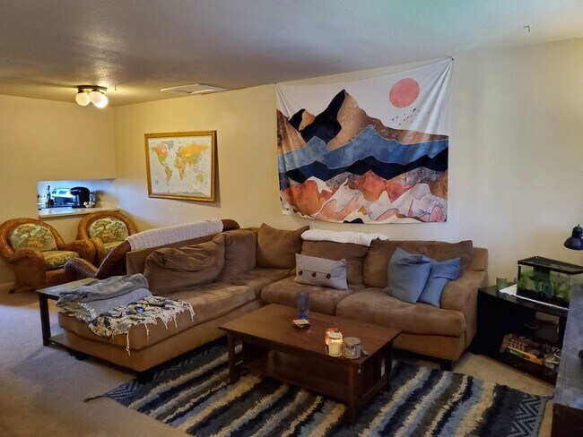 Foto del edificio - Amazing 2 bed, 2.5 bath townhome in north ...