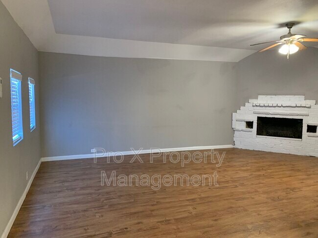 Building Photo - 1310 W 21st St
