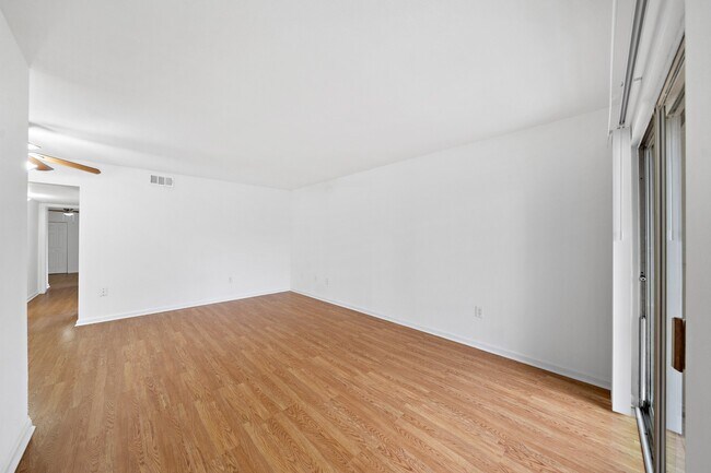 Foto del edificio - 711 Holiday Dr