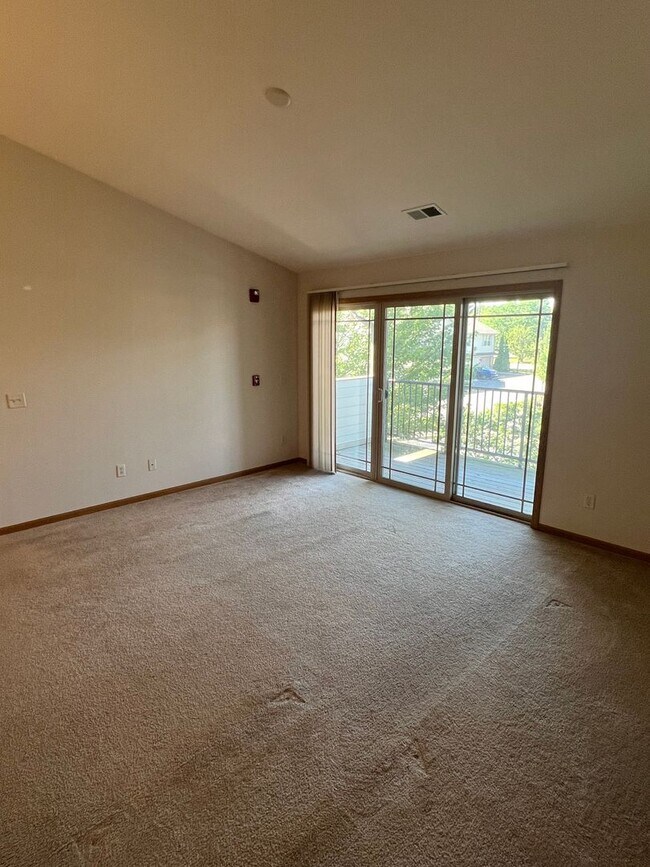 Building Photo - North Pointe Condo