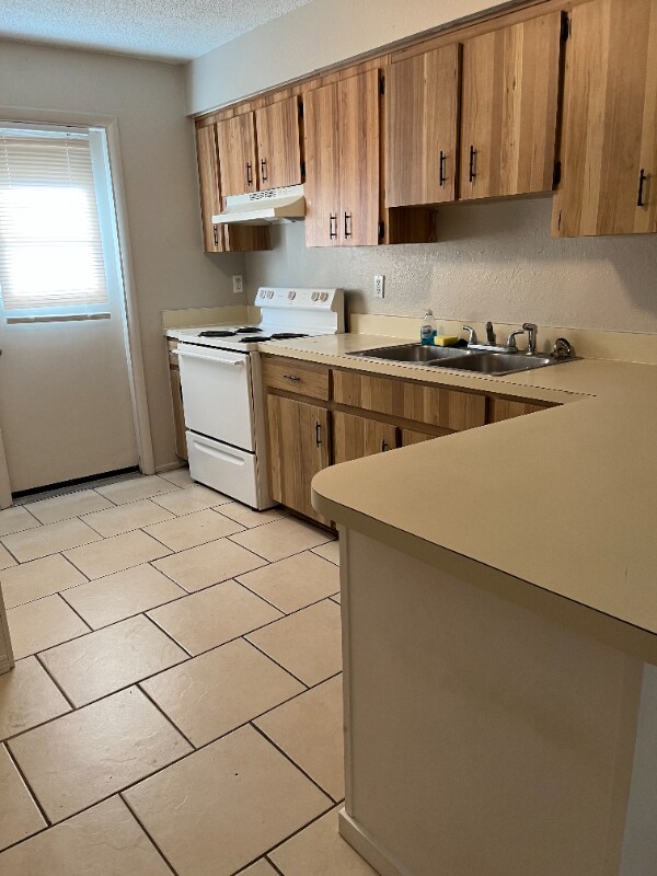 3745 66th Ave N Unit B, Pinellas Park, FL 33781 Room for Rent in