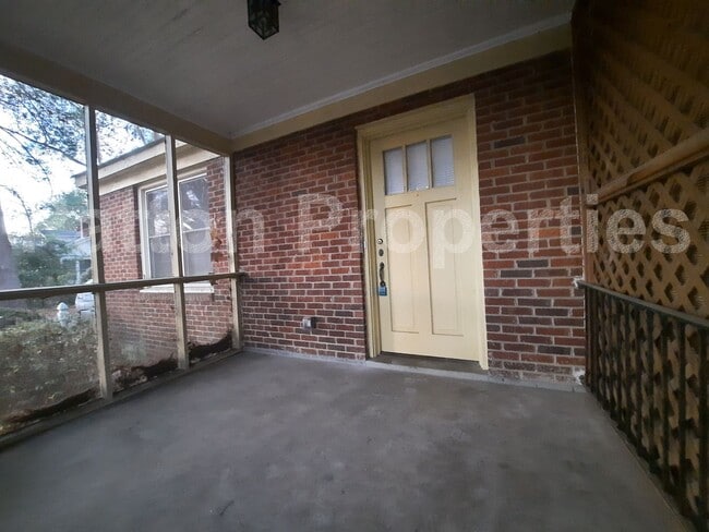 Building Photo - 711 S Holly St