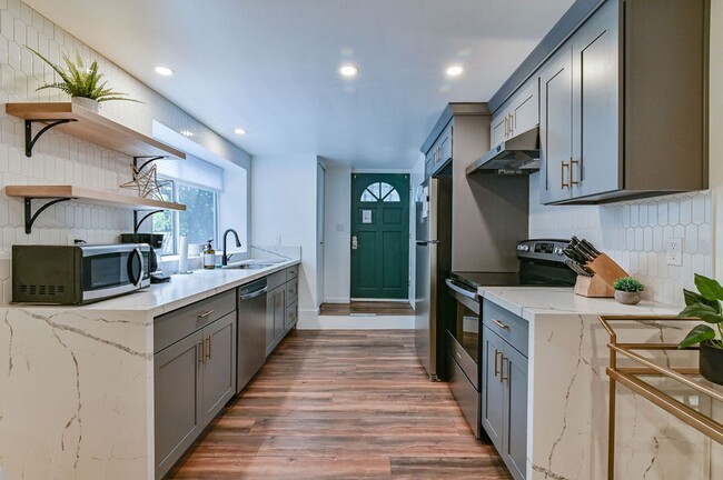 Foto del edificio - 823 Nob Hill Ave N