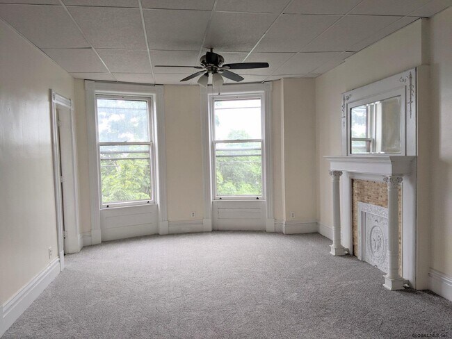 Building Photo - 270 8th St