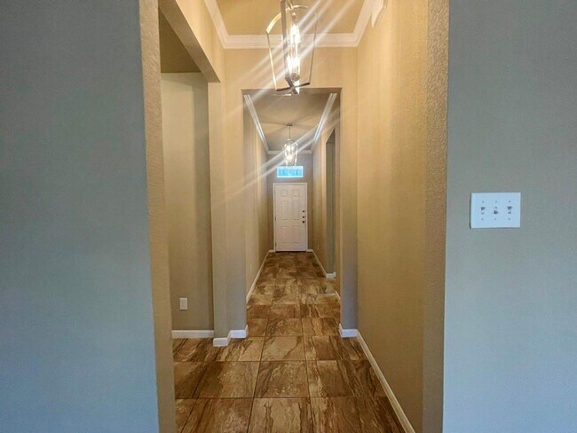Building Photo - Beautiful 4 bedroom/2 bath home available ...