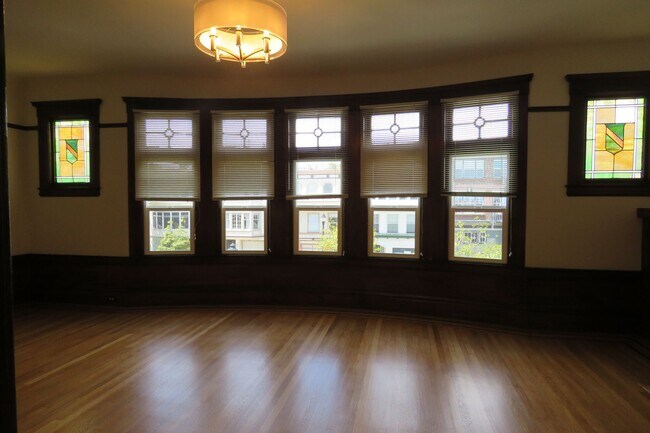 Building Photo - 152A