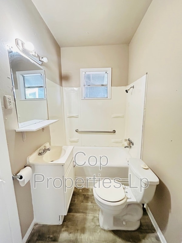 Building Photo - 1211 Hammond Ave