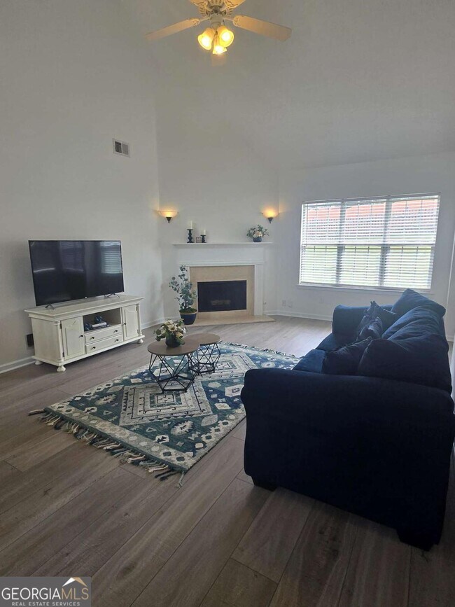 Foto del edificio - 2633 English Oaks Ln NW