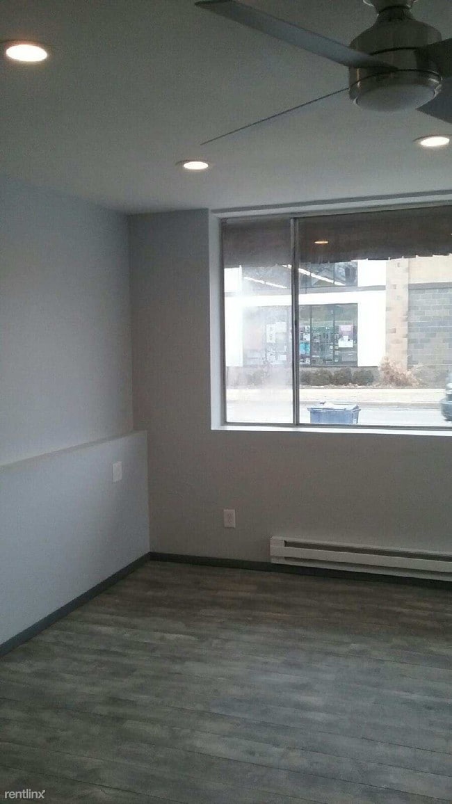 Building Photo - 1212 Fulton St W