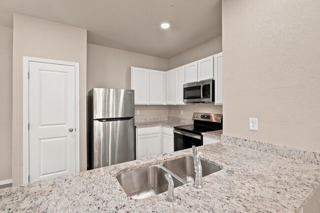 Foto del edificio - 7226 Briar Pl