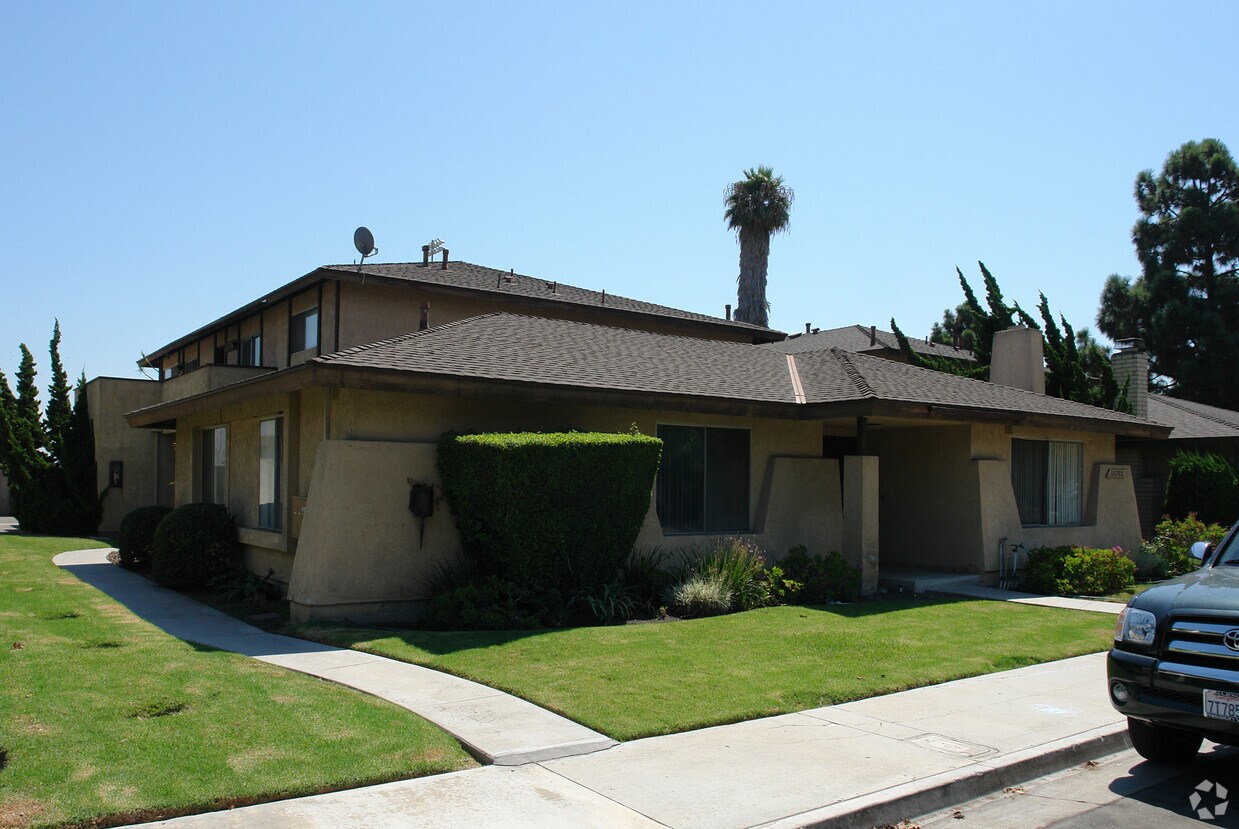 Primary Photo - 15752 Taft Ln