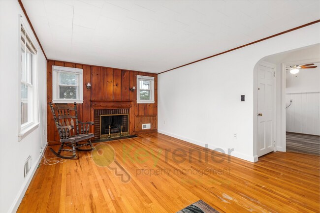 Foto del edificio - Bright 2BR/1BA Apartment with Private Entr...