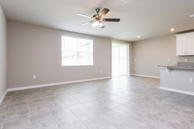 Foto del edificio - 5272 Sanders Oak Trl