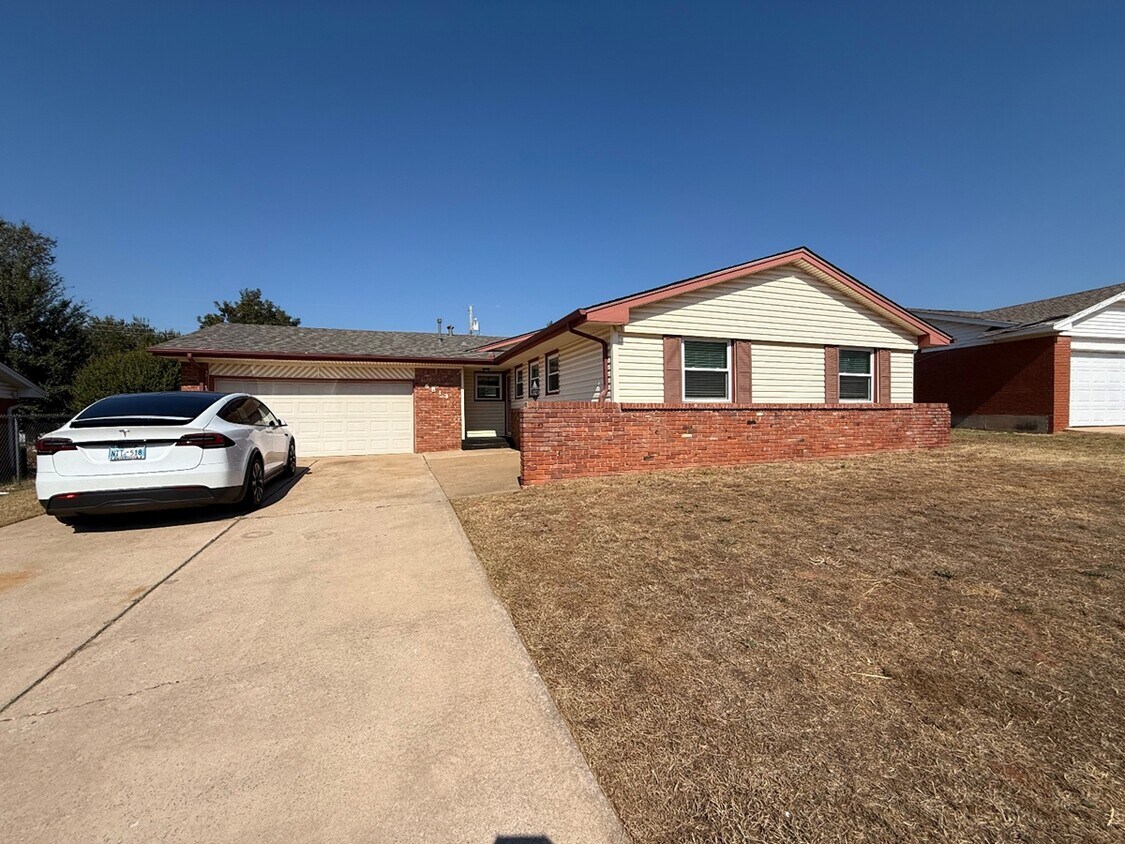 Foto principal - 5813 NW 66th St