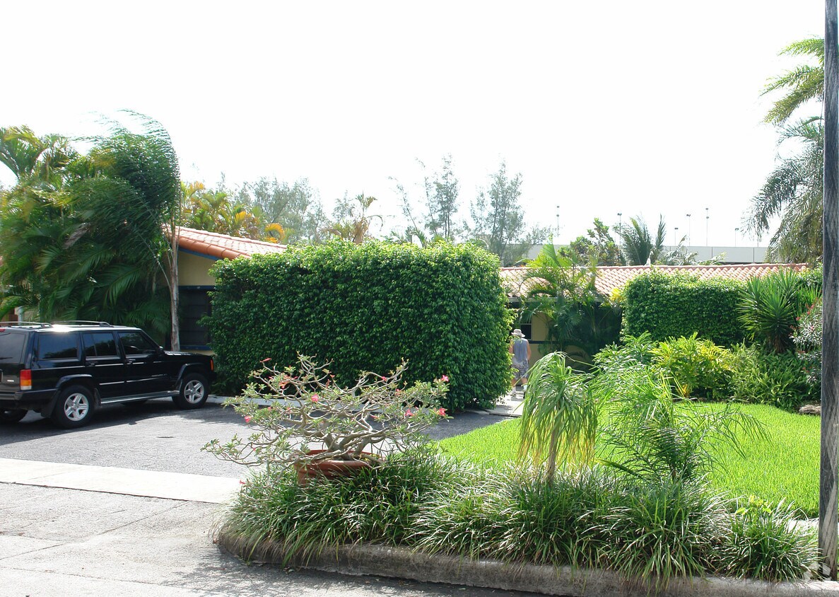 Building Photo - 13055 Emerald Dr
