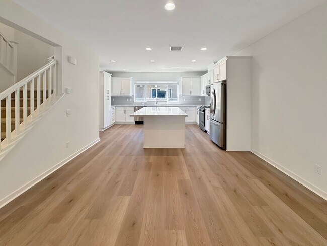 Foto del edificio - Luxury 4Bd/3.5Ba Smart Home in Gated Lake ...