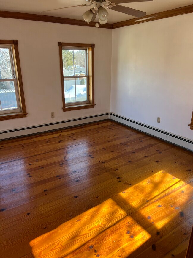 Building Photo - 61 Elm St