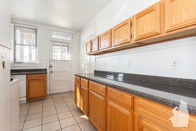 Foto del edificio - 2 bedroom in Chicago IL 60657