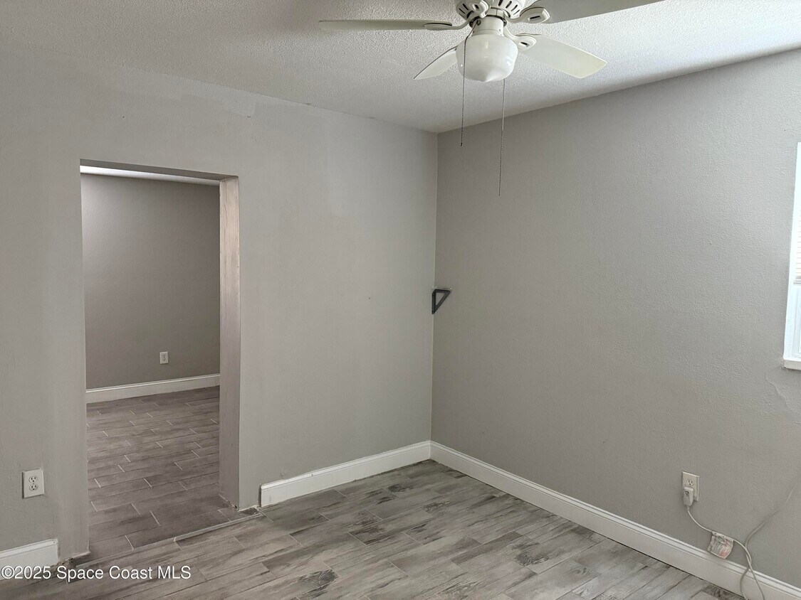 Foto del edificio - 2806 Tropic Rd