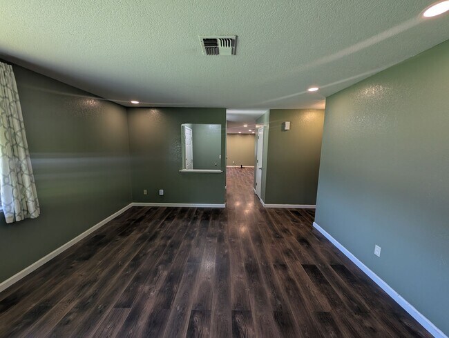 Building Photo - 3 Bedroom House in the Pernie Trail Park N...
