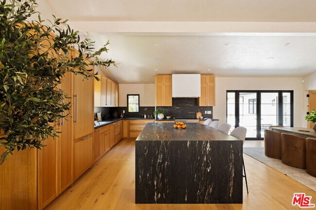 Foto del edificio - 8628 Edwin Dr