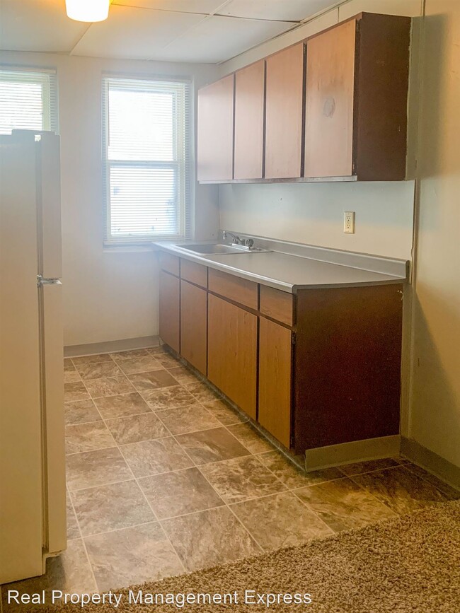 Building Photo - 1 br, 1 bath Apartment - East State Street...