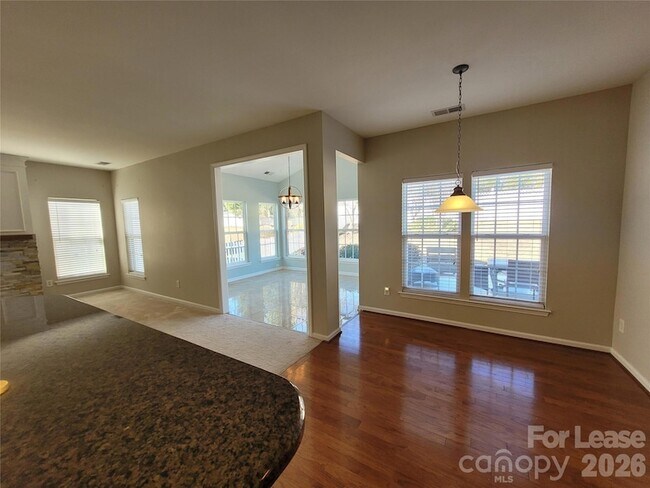 Foto del edificio - 2728 Sunberry Ln NW