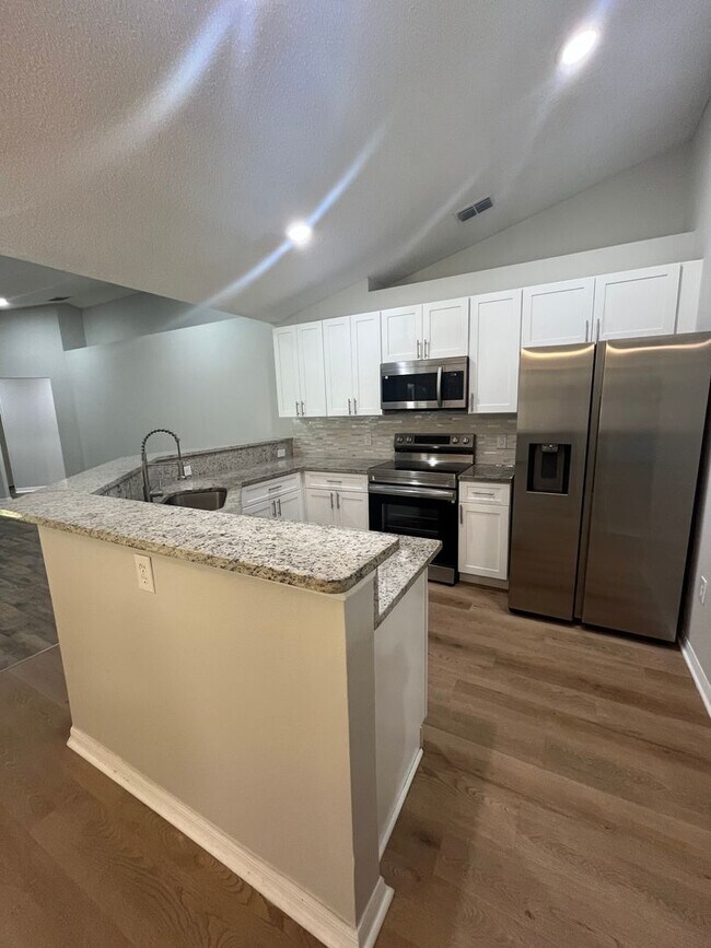 Foto del edificio - Spacious 4 Bedroom Home in Pine Grove!