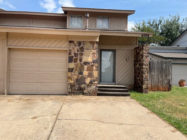 Building Photo - 6004 W Hefner Rd