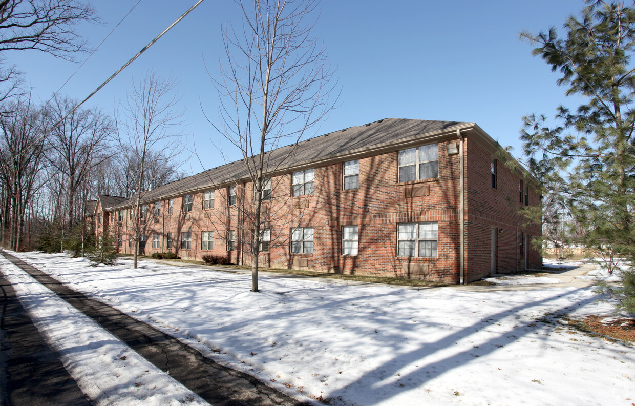 Building Photo - Woods on Country Club Road