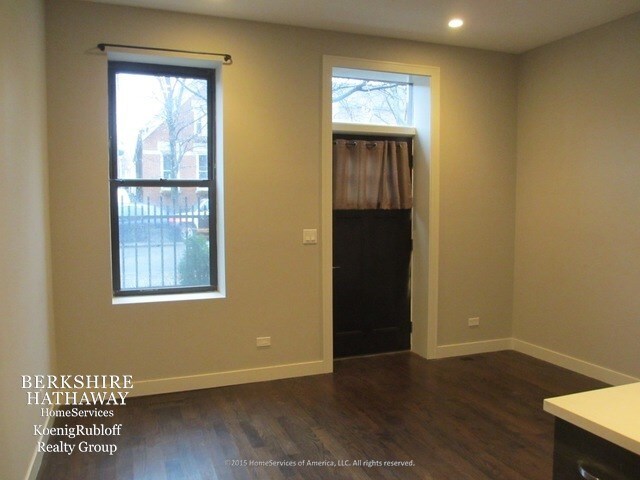 Foto del edificio - 2048 W Webster Ave